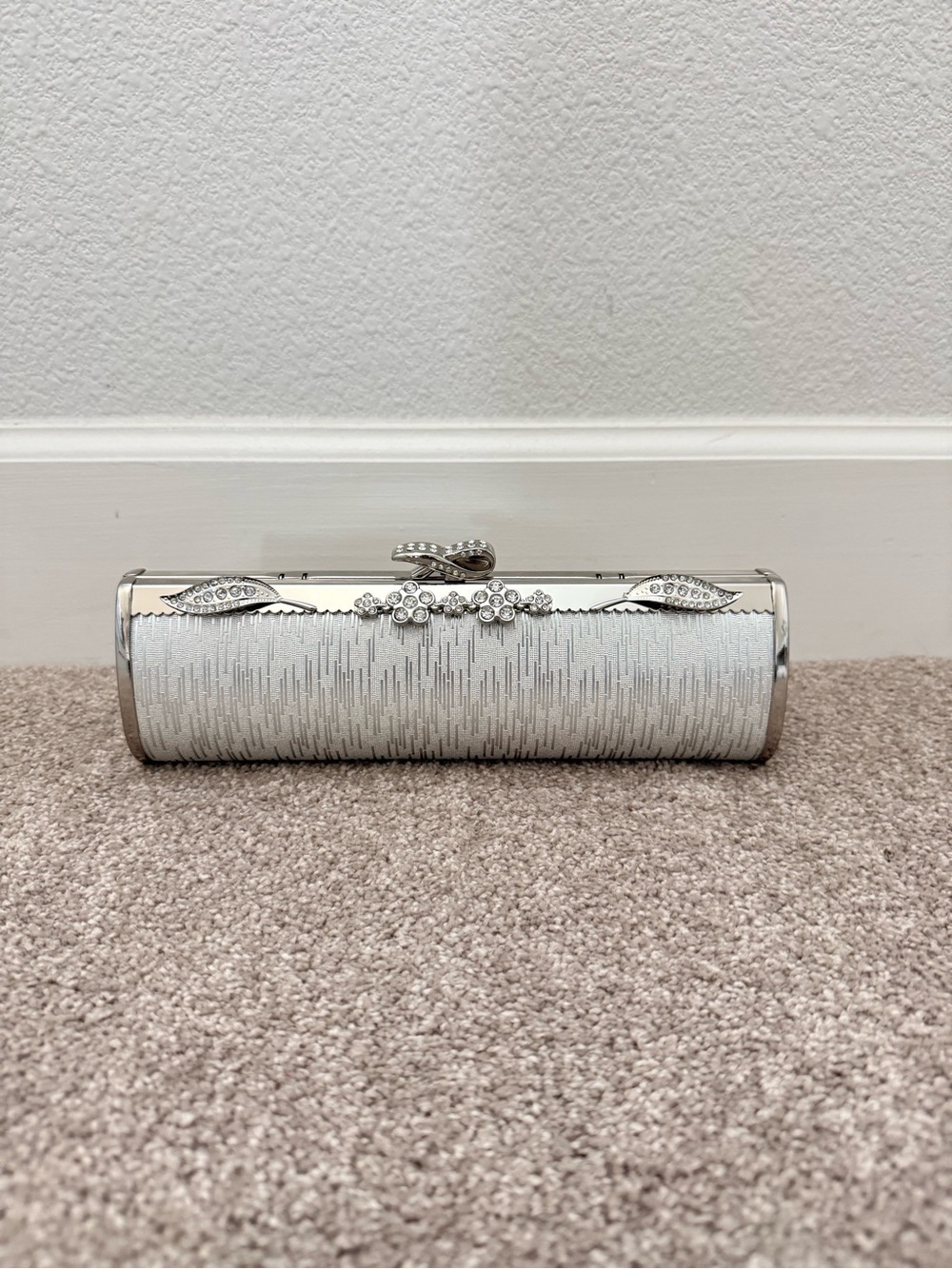 Elegant Silver Evening Clutch with Crystal Accents